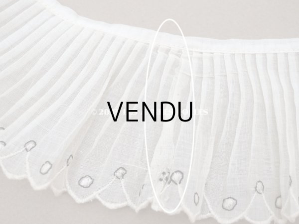 画像12: アンティーク スカラップ プリーツリボン ドット刺繍入り 7.8cm幅 コットンオーガンジー (12)