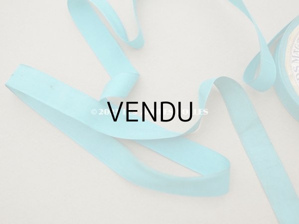 画像4: アンティーク シルク製リボン ターコイズブルー ローズパニエ 13mm COMPTOIR DES RUBANS - GRANDS MAGASINS DU PRINTEMPS - (4)