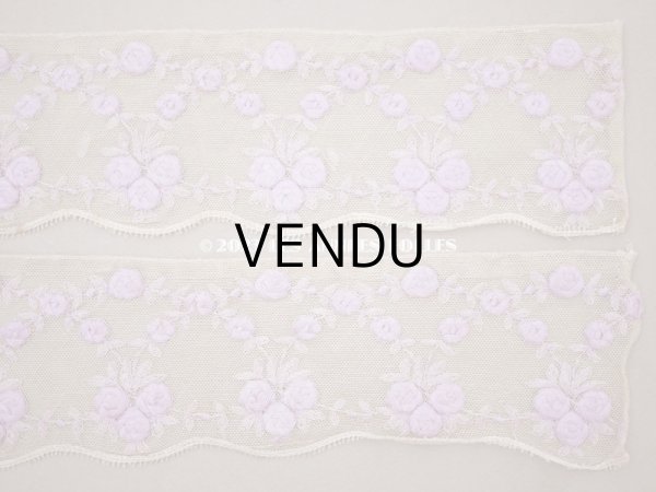 画像4: 1930年代 アンティーク 　ラヴェンダー色の薔薇の刺繍入り ベージュのチュールレース  (4)