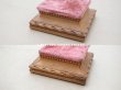 画像5: アンティーク とても小さな　ベルベットの台座 ピンク 9×9×3.8cm (5)