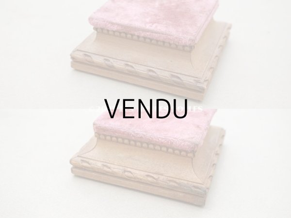 画像5: アンティーク とても小さな　ベルベットの台座 ピンク 9×9×3.8cm (5)