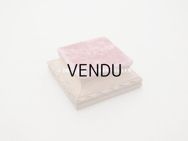 画像3: アンティーク とても小さな　ベルベットの台座 ピンク 9×9×3.8cm (3)