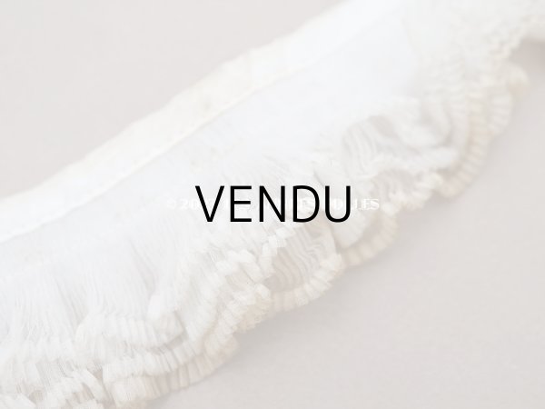画像3: 19世紀末 アンティーク シルクシフォンの3段プリーツリボン 39cm 4.6cm幅  (3)