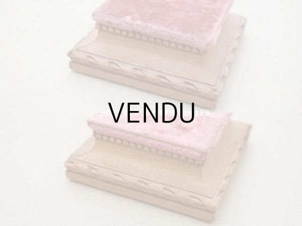 画像6: アンティーク とても小さな　ベルベットの台座 ピンク 9×9×3.8cm (6)
