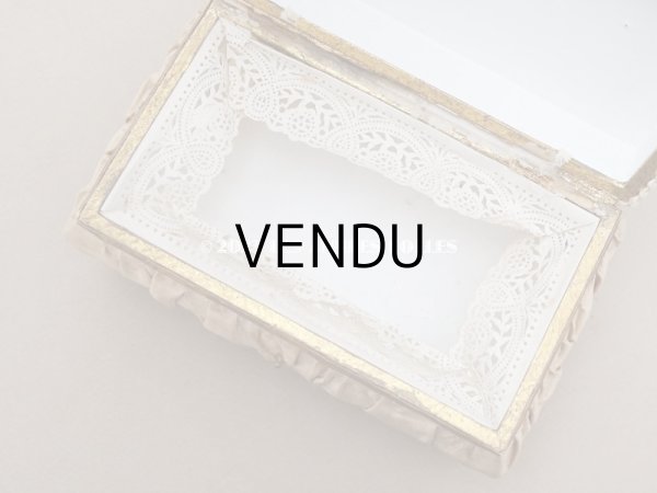 画像12: 19世紀 アンティーク ナポレオン3世時代 お菓子箱 シャンパンゴールド＆オフホワイトのキルティング チョコレートボックス  (12)