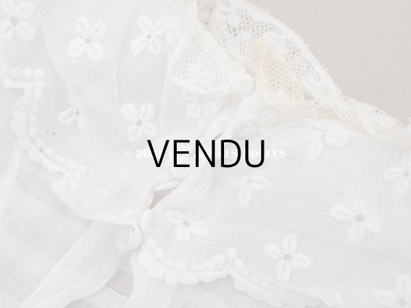 画像24: アンティーク 洗礼式のベビードレス パフスリーブ 手刺繍の花模様＆レース＆オレンジベージュのリボン (24)