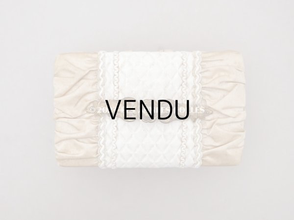 画像3: 19世紀 アンティーク ナポレオン3世時代 お菓子箱 シャンパンゴールド＆オフホワイトのキルティング チョコレートボックス  (3)