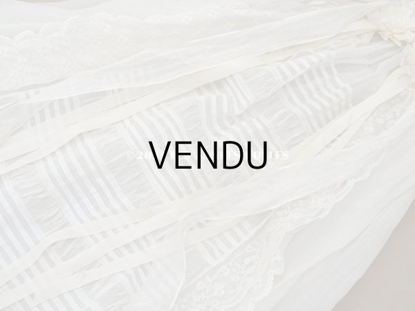 画像18: アンティーク 洗礼式のベビードレス パフスリーブ 手刺繍の花模様＆レース＆オレンジベージュのリボン (18)