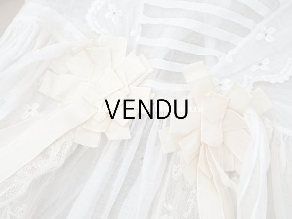 画像7: アンティーク 洗礼式のベビードレス パフスリーブ 手刺繍の花模様＆レース＆オレンジベージュのリボン (7)