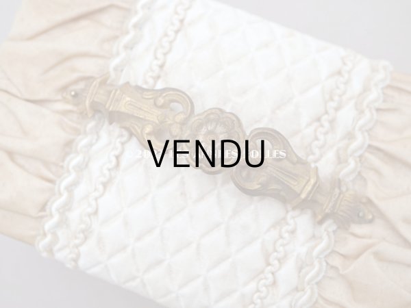 画像5: 19世紀 アンティーク ナポレオン3世時代 お菓子箱 シャンパンゴールド＆オフホワイトのキルティング チョコレートボックス  (5)