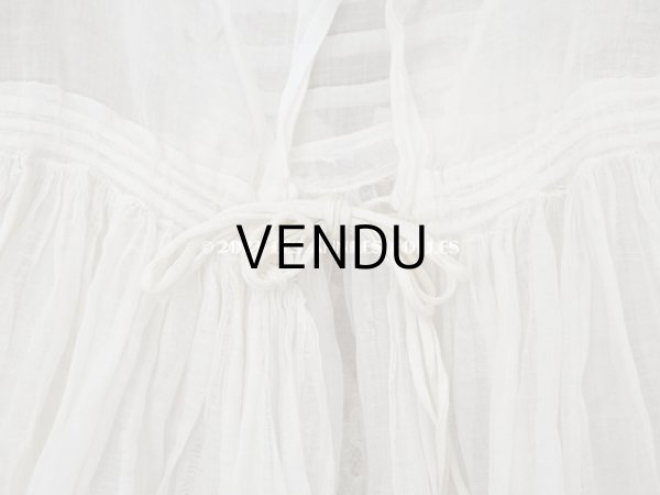 画像25: アンティーク 洗礼式のベビードレス パフスリーブ 手刺繍の花模様＆レース＆オレンジベージュのリボン (25)