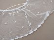 画像9: アンティーク 幅広 フリルレース オフホワイト ドット刺繍入り チュールレース 2.5m 幅11.5cm  (9)
