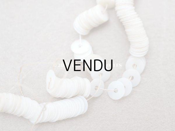 画像2: アンティーク スパンコール 半透明のオフホワイト　3mm 約200ピースのセット (2)