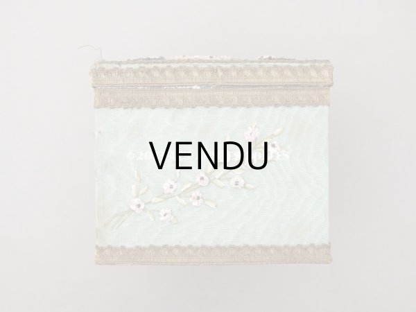 画像8: アンティーク 薔薇のリボン刺繍のボックス マリー・アントワネットの肖像画 シルク＆メタル製　 (8)