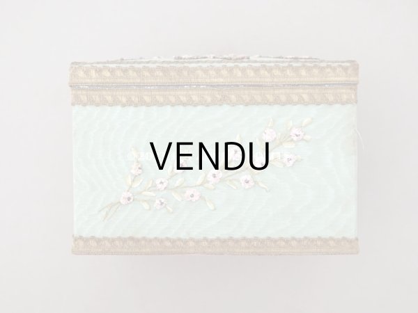 画像6: アンティーク 薔薇のリボン刺繍のボックス マリー・アントワネットの肖像画 シルク＆メタル製　 (6)
