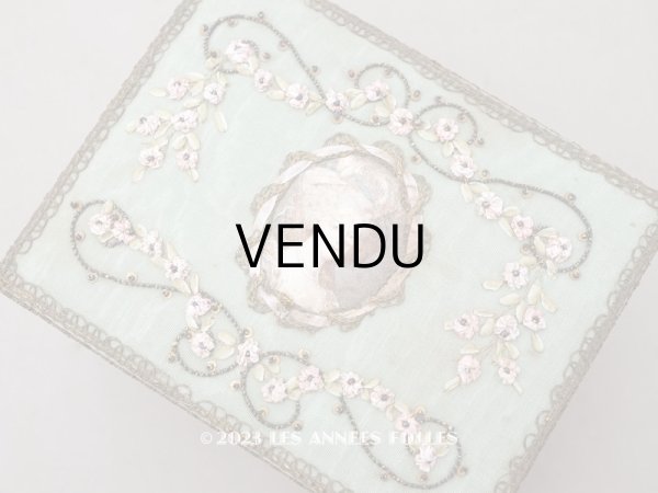 画像5: アンティーク 薔薇のリボン刺繍のボックス マリー・アントワネットの肖像画 シルク＆メタル製　 (5)