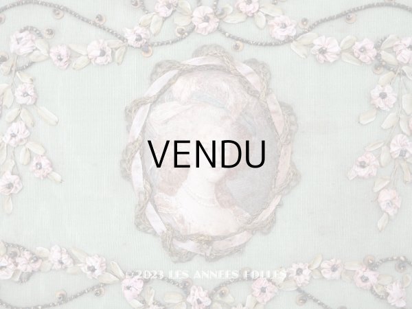 画像4: アンティーク 薔薇のリボン刺繍のボックス マリー・アントワネットの肖像画 シルク＆メタル製　 (4)