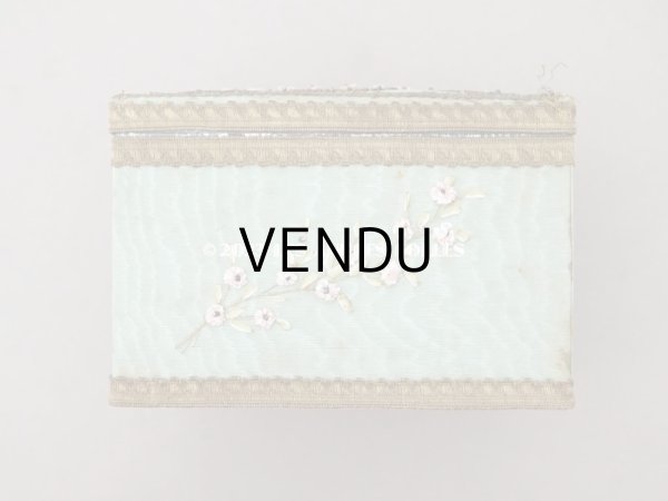画像7: アンティーク 薔薇のリボン刺繍のボックス マリー・アントワネットの肖像画 シルク＆メタル製　 (7)
