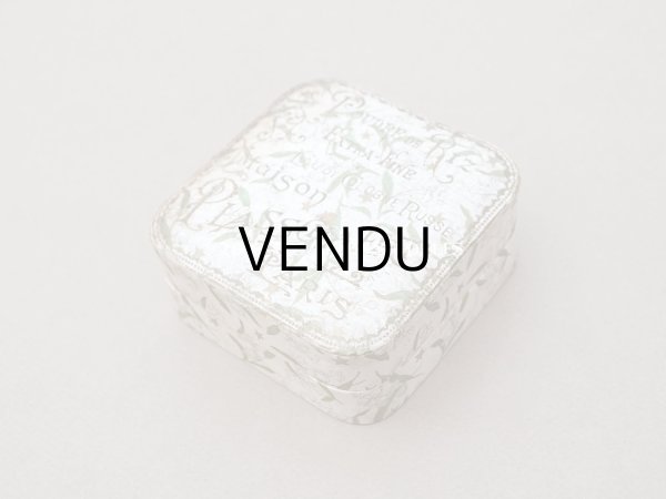 画像3: アンティーク 鈴蘭のパウダーボックス POUDRE DE RIZ EXTRA-FINE - MAISON PLASSCHAERT PARIS - (3)