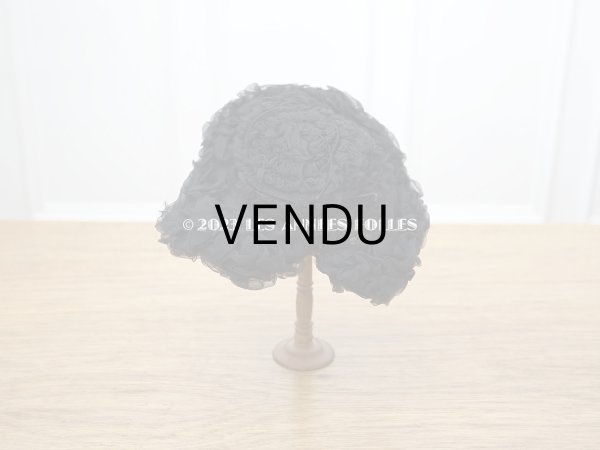 画像3: 1900年頃 アンティーク ドールハット 黒いシルクシフォンのフリル　ヴェルサイユの帽子店 (3)