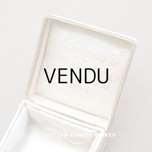 画像: アンティーク  小さなジュエリーボックス オフホワイト　ゴールドの縁取り