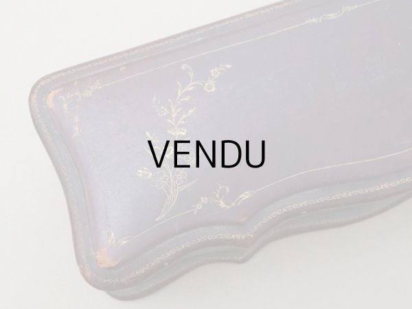 画像3: アンティーク 本革製　グローブボックス シルク製クッション付き　イニシャル入り ジュエリーケース　 (3)