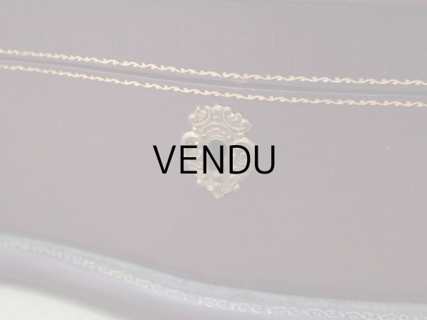 画像12: アンティーク 本革製　グローブボックス シルク製クッション付き　イニシャル入り ジュエリーケース　 (12)