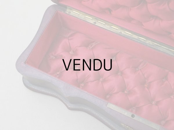 画像7: アンティーク 本革製　グローブボックス シルク製クッション付き　イニシャル入り ジュエリーケース　 (7)