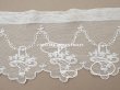 画像5: アンティーク 花かご＆リボンのガーランドの刺繍入り 幅広チュールレース 168~200cm (5)