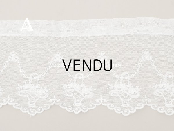 画像3: アンティーク 花かご＆リボンのガーランドの刺繍入り 幅広チュールレース 183cm (3)