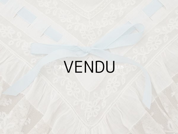 画像7: アンティーク 大きなクッションカバー モノグラム刺繍入り 96×93cm　ヴァランシエンヌレースのフリル　 (7)