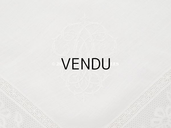 画像5: アンティーク 大きなクッションカバー モノグラム刺繍入り 96×93cm　ヴァランシエンヌレースのフリル　 (5)