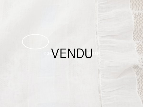 画像18: アンティーク 大きなクッションカバー モノグラム刺繍入り 96×93cm　ヴァランシエンヌレースのフリル　 (18)