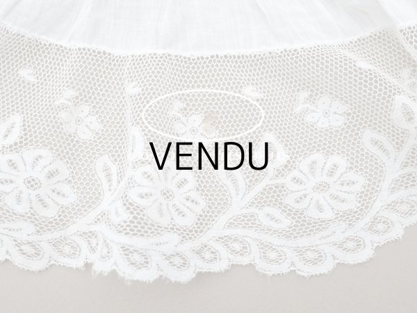 画像12: アンティーク 大きなクッションカバー モノグラム刺繍入り 96×93cm　ヴァランシエンヌレースのフリル　 (12)