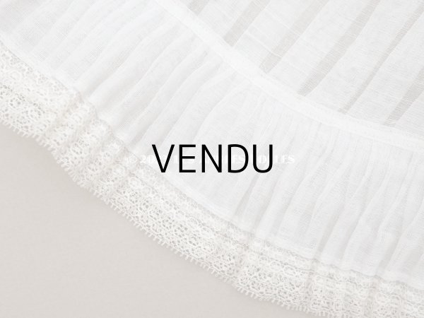 画像4: 【クリスマスセール2023対象外】1900年頃 アンティーク ドレスの裾  幅広　レース付きプリーツ 2.65m 幅17.5cm　コットンオーガンジー (4)