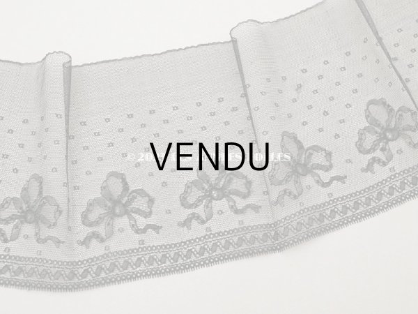 画像2: 【クリスマスセール2023対象外】1900年頃 アンティーク 幅広 リボン柄　シャンティイレース  17cm幅  1.75m〜2.5m (2)