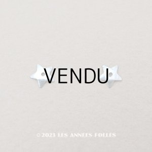 画像: 19世紀末 アンティーク メタル製 極小 5mm 星型 立体 スパンコール パウダーブルー 42ピースのセット 