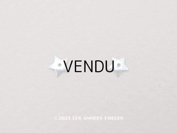 画像1: 19世紀末 アンティーク メタル製 極小 5mm 星型 立体 スパンコール パウダーブルー 42ピースのセット  (1)