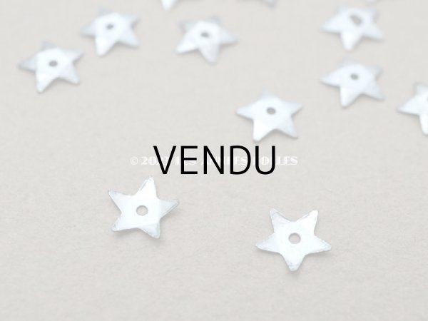 画像4: 19世紀末 アンティーク メタル製 極小 5mm 星型 立体 スパンコール パウダーブルー 42ピースのセット  (4)