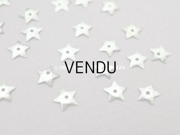 画像3: 19世紀末 アンティーク メタル製 極小 5mm 星型 立体 スパンコール アップルグリーン 50ピースのセット  (3)