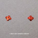 画像: 19世紀末 アンティーク メタル製 5mm 花型  立体 スパンコール 赤 ２８〜50ピースのセット 