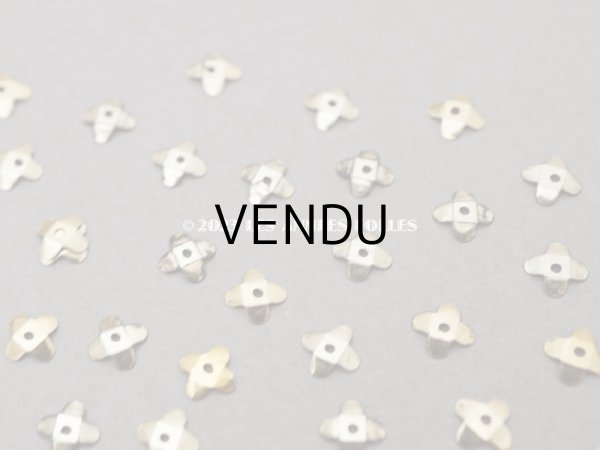 画像4: 19世紀末 アンティーク メタル製 5mm 花型  立体 スパンコール シャンパンゴールド 46ピースのセット  (4)