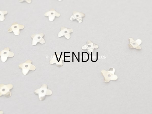 画像5: 19世紀末 アンティーク メタル製 5mm 花型  立体 スパンコール シャンパンゴールド 46ピースのセット  (5)