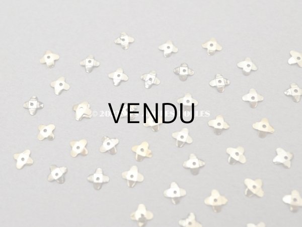 画像3: 19世紀末 アンティーク メタル製 5mm 花型  立体 スパンコール シャンパンゴールド 46ピースのセット  (3)