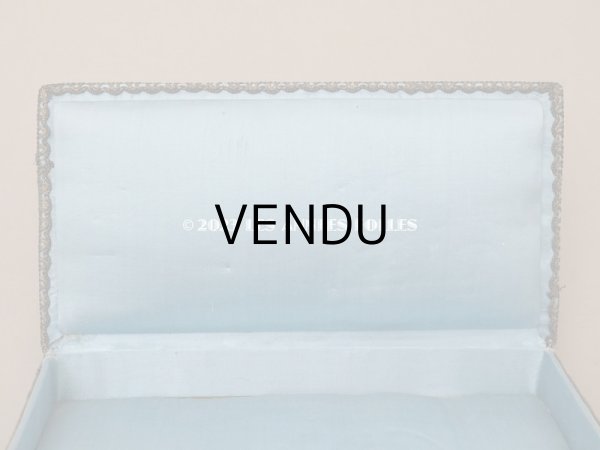 画像12: アンティーク シルク製 ロココモチーフ＆レースのカルトナージュボックス グレイッシュブルー (12)