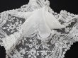 画像1: アンティーク  王冠紋章＆イニシャルの刺繍入り 結婚式のハンカチ アプリカシオン・アングルテール (ボビンレース)　 (1)