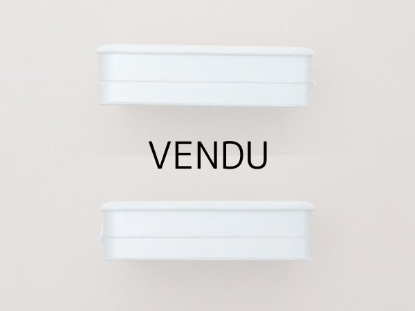 画像5: 1900年頃 アンティーク シルクサテンのジュエリーボックス 金彩のイニシャル入り パウダーブルー (5)