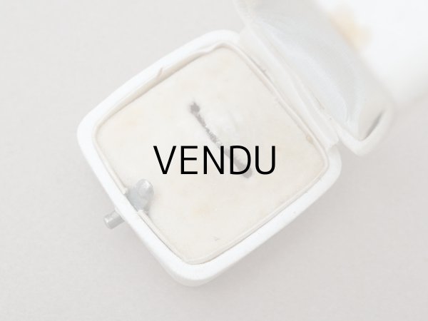 画像5: アンティーク 本革製 リングボックス イニシャル入り ジュエリーボックス オフホワイト (5)