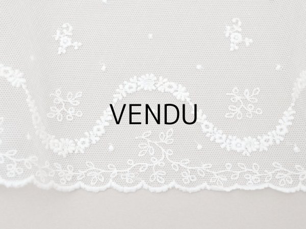 画像4: アンティーク 62cm幅　小花の刺繍入り チュールレース地 オフホワイト (4)