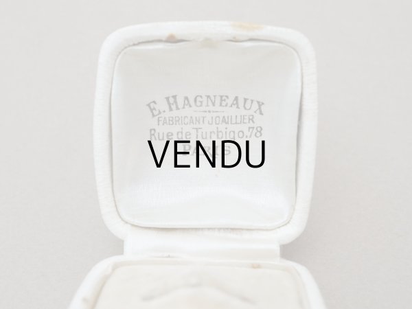 画像4: アンティーク 本革製 リングボックス イニシャル入り ジュエリーボックス オフホワイト (4)